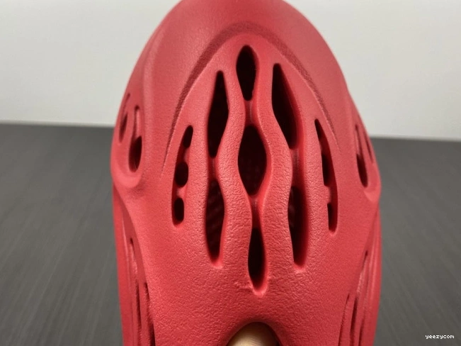 Adidas CW3355 Foam Yeezy Red 1014